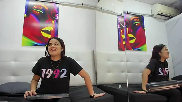 Snapshot of EsperanzaAndJey chatting on March 4, 7:54 pm EsperanzaAndJey online show from March 4, 7:54 pm