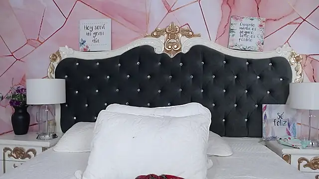 LindaBird online show from November 11, 8:20 pm