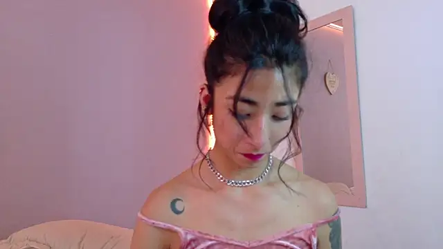 Snapshot of oishii_ambar chatting on February 18, 5:21 pm oishii ambar online show from February 18, 5:21 pm