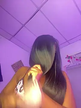 Snapshot of blackgril12 chatting on February 16, 10:50 pm blackgril12 online show from February 16, 10:50 pm