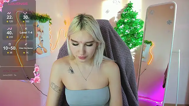 Snapshot of EvelinaLuu chatting on January 18, 3:54 am EvelinaLuu online show from January 18, 3:54 am