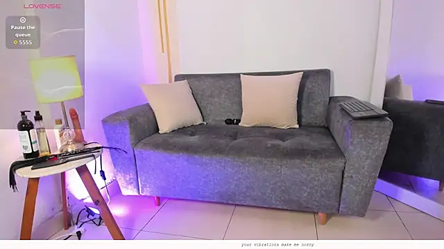 Emylyjonhs online show from March 4, 11:33 pm