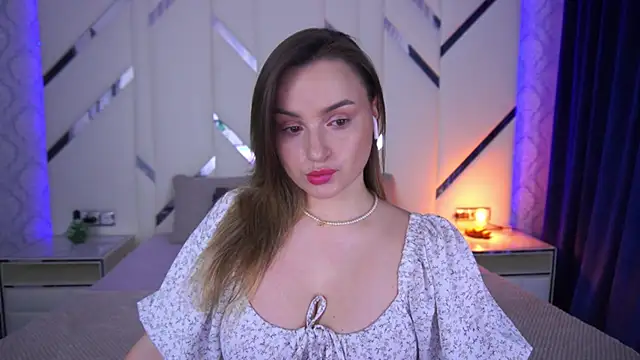 LindsieGreyy online show from March 6, 7:25 am