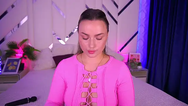 Snapshot of LindsieGreyy chatting on October 11, 7:29 am LindsieGreyy online show from October 11, 7:29 am