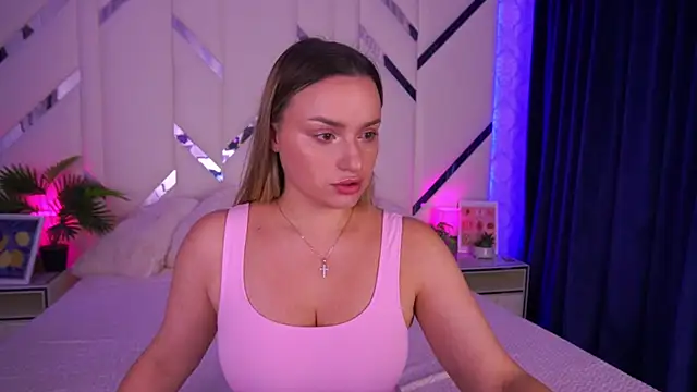 Snapshot of LindsieGreyy chatting on October 14, 7:20 am LindsieGreyy online show from October 14, 7:20 am