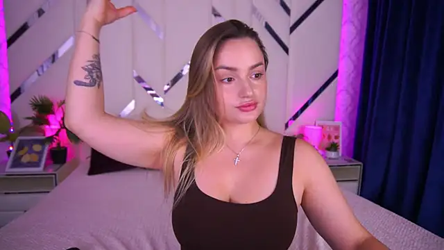 Snapshot of LindsieGreyy chatting on October 17, 7:11 am LindsieGreyy online show from October 17, 7:11 am