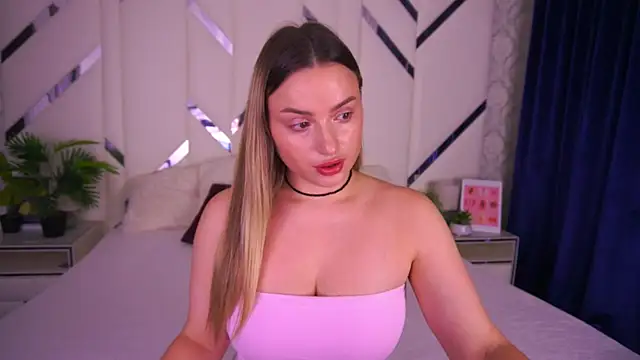 Snapshot of LindsieGreyy chatting on November 8, 8:03 am LindsieGreyy online show from November 8, 8:03 am