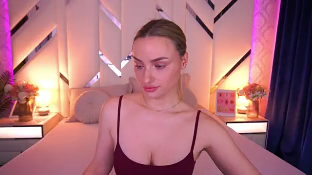LindsieGreyy online show from May 16, 6:54 am