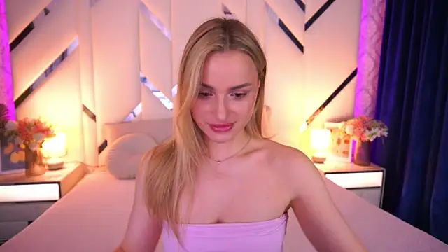 LindsieGreyy online show from May 30, 6:21 am
