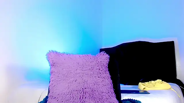 emelly horny  online show from November 29, 6:44 pm