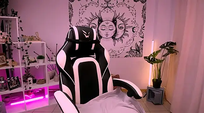 EllySunlover online show from March 4, 3:00 am