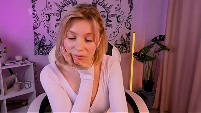 EllySunlover online show from March 21, 9:56 am