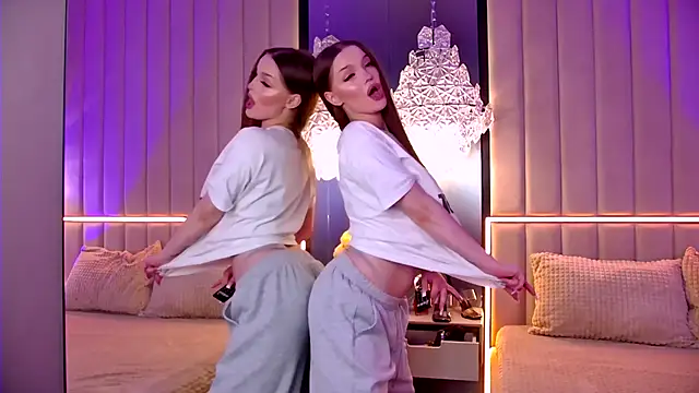 Snapshot of AlexaBright chatting on October 20, 5:35 pm AlexaBright online show from October 20, 5:35 pm