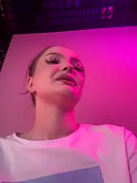 Snapshot of AlexaBright chatting on November 9, 6:06 pm AlexaBright online show from November 9, 6:06 pm