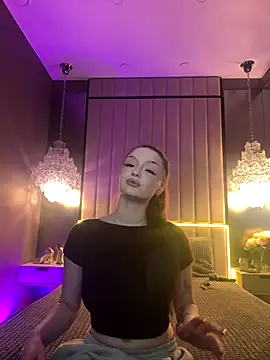 Snapshot of AlexaBright chatting on November 11, 7:14 pm AlexaBright online show from November 11, 7:14 pm