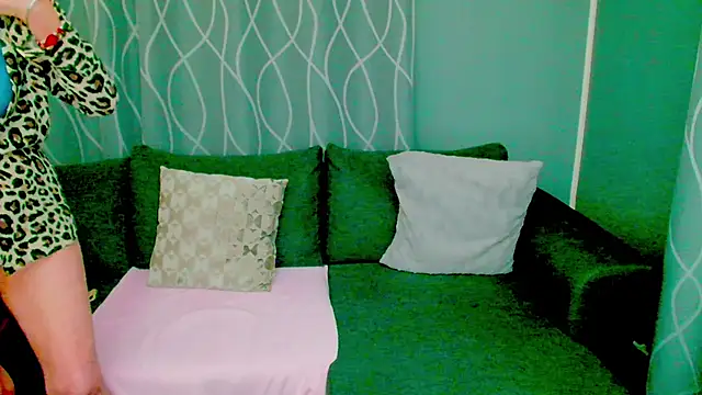 adeleadison online show from October 28, 8:00 pm