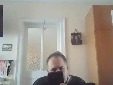 Snapshot of Szolga10 chatting on November 16, 10:54 am Szolga10 online show from November 16, 10:54 am