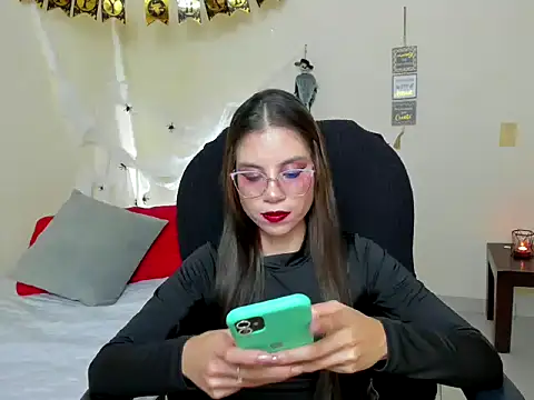 veronicamiller22 online show from October 31, 2:45 am