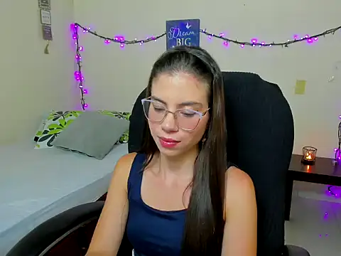 veronicamiller22 online show from November 9, 2:43 am