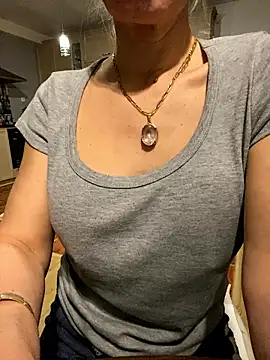 Snapshot of DeboraXporn chatting on January 10, 12:23 am DeboraXporn online show from January 10, 12:23 am