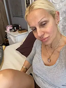 Snapshot of DeboraXporn chatting on January 15, 9:25 am DeboraXporn online show from January 15, 9:25 am