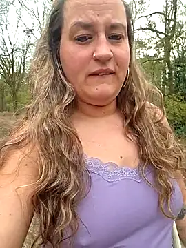 justtess online show from April 9, 3:17 pm