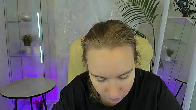 Snapshot of Lika_0ne chatting on March 19, 1:04 pm Lika 0ne online show from March 19, 1:04 pm