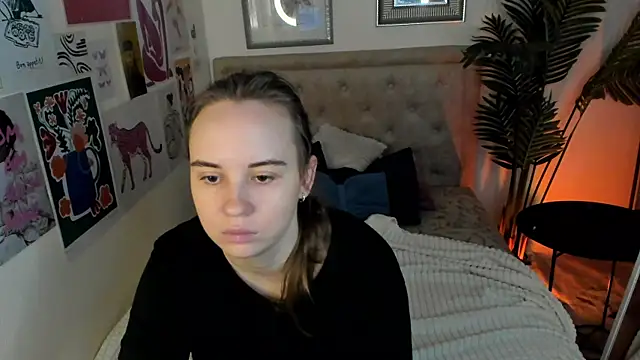 Snapshot of Lika_0ne chatting on April 1, 12:17 pm Lika 0ne online show from April 1, 12:17 pm