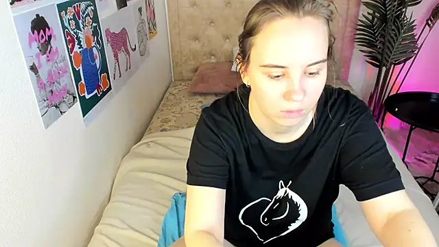 Snapshot of Lika_0ne chatting on April 2, 12:03 pm Lika 0ne online show from April 2, 12:03 pm