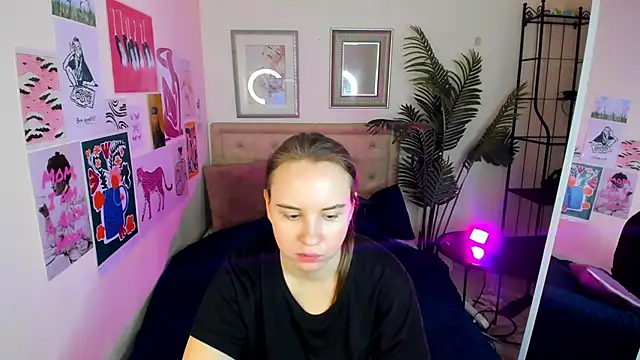 Snapshot of Lika_0ne chatting on April 13, 12:10 pm Lika 0ne online show from April 13, 12:10 pm