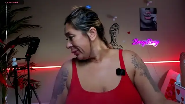 Snapshot of bossyroxy84 chatting on February 13, 9:11 pm bossyroxy84 online show from February 13, 9:11 pm