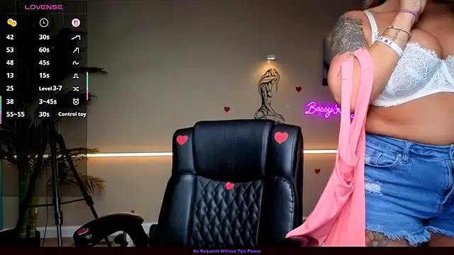 Snapshot of bossyroxy84 chatting on February 19, 12:06 am bossyroxy84 online show from February 19, 12:06 am