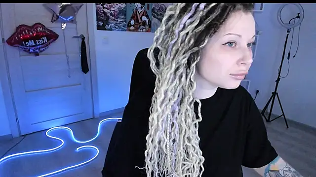 HoneySallyMoore online show from February 5, 11:15 am