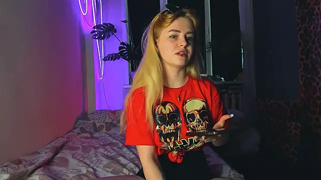 Alexa Pirs online show from March 22, 2:36 pm