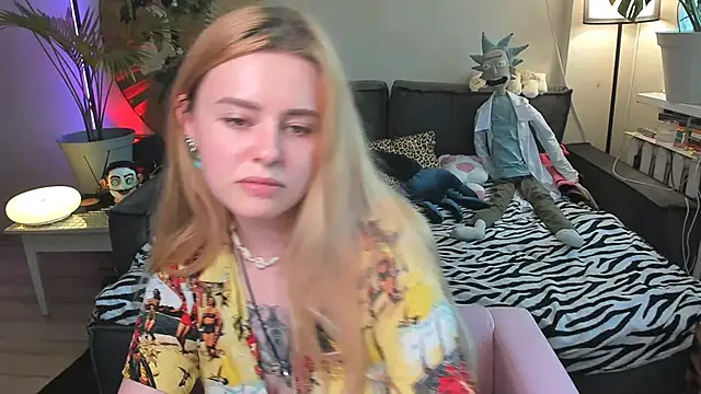 Alexa Pirs online show from June 28, 1:28 pm