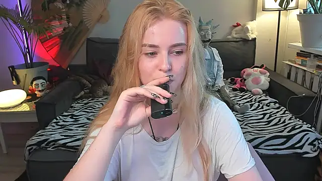 Alexa Pirs online show from July 7, 2:43 pm