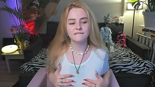 Alexa Pirs online show from July 18, 5:06 pm
