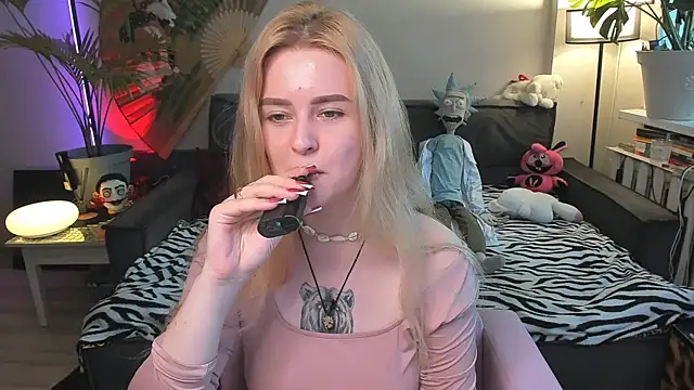 Alexa Pirs online show from July 19, 2:10 pm