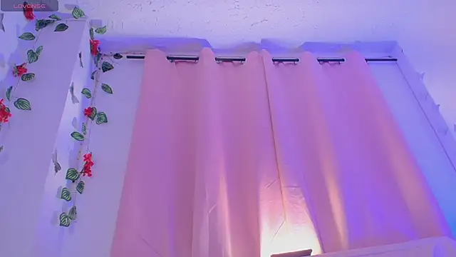 Daphnewalker   online show from June 25, 11:26 am
