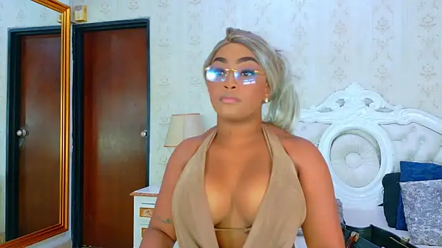 TianahGlow online show from October 13, 9:15 pm