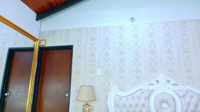 TianahGlow online show from October 28, 8:40 am