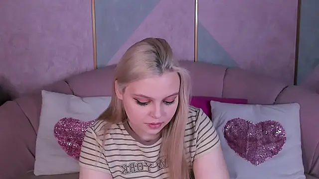 CLAIRE VOGT online show from March 3, 12:16 pm