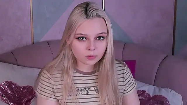 CLAIRE VOGT online show from March 3, 3:31 pm