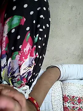 Snapshot of lovely----bhabhi chatting on December 23, 5:27 am lovely----bhabhi online show from December 23, 5:27 am