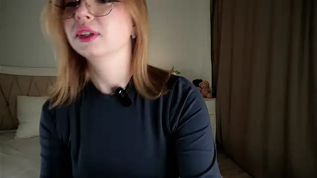 Snapshot of EdlaHames chatting on February 19, 10:34 am EdlaHames online show from February 19, 10:34 am