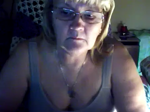 Snapshot of Violet5364 chatting on March 13, 4:45 pm Violet5364 online show from March 13, 4:45 pm