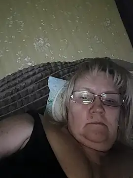 Snapshot of Violet5364 chatting on April 3, 8:29 pm Violet5364 online show from April 3, 8:29 pm