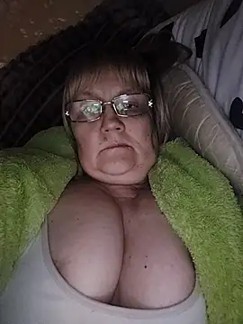 Snapshot of Violet5364 chatting on May 3, 8:26 pm Violet5364 online show from May 3, 8:26 pm
