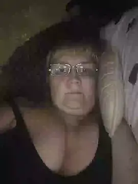 Snapshot of Violet5364 chatting on May 5, 8:28 pm Violet5364 online show from May 5, 8:28 pm