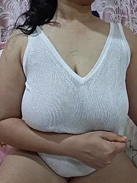 Snapshot of Jassi_Does chatting on January 14, 11:20 pm Jassi Does online show from January 14, 11:20 pm